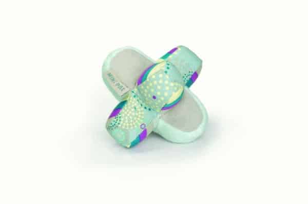 Cube hexa Minipal pour chihuahuas et tout petits chiens presence de bandes arc-en-ciel - Beeztees