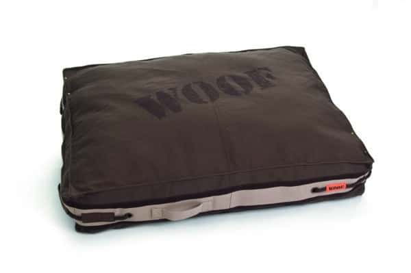 Coussin Woof en canevas pour chiens 100 x 70 cm - Beeztees