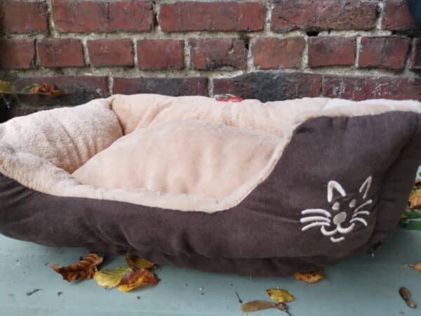 Lit, panier Baboo en peluche brun et beige pour chats - Beeztees